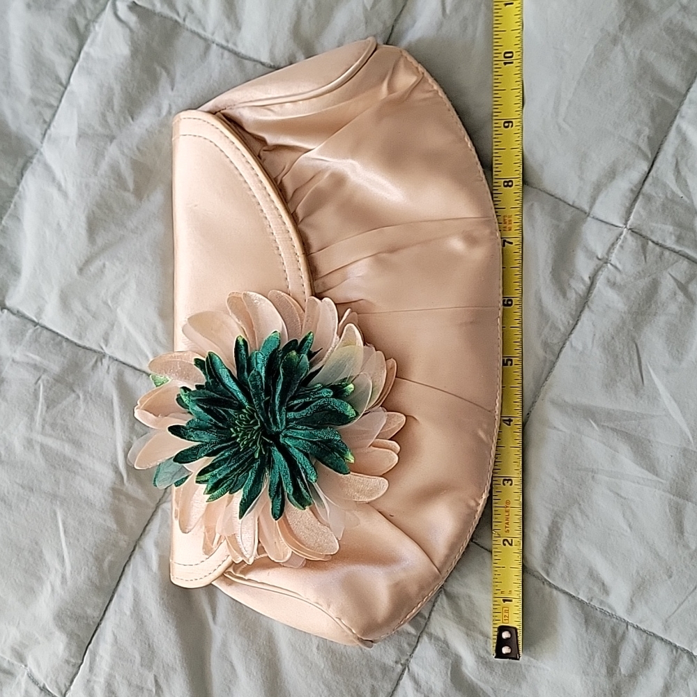 4 ASSORTMENTS OR EVENING BAGS - Picture 8 of 16